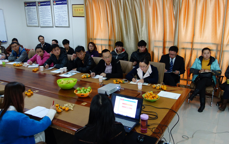 天度第四屆客戶沙龍及網(wǎng)絡(luò)營(yíng)銷分享會(huì)于2013年10月23日舉行，30余家客戶參加了本次沙龍和講座，并給予高度贊許和認(rèn)可。事實(shí)證明，天度在不斷強(qiáng)化產(chǎn)品和服務(wù)品質(zhì)的同時(shí)，我們還持續(xù)不斷加強(qiáng)對(duì)客戶網(wǎng)站運(yùn)營(yíng)和營(yíng)銷推廣上的支持。選擇天度，就是選擇了一條通往新媒體營(yíng)銷和電子商務(wù)的捷徑。