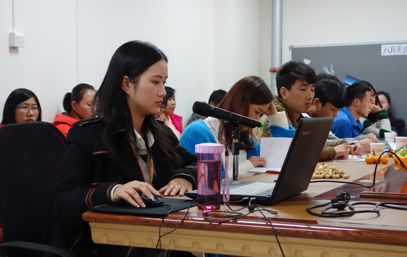 昆明天度網(wǎng)絡(luò)公司從2013年開(kāi)始籌備新媒體營(yíng)銷公益講座和老客戶網(wǎng)絡(luò)營(yíng)銷沙龍，我們邀請(qǐng)了國(guó)內(nèi)網(wǎng)絡(luò)營(yíng)銷和移動(dòng)互聯(lián)網(wǎng)營(yíng)銷專家親臨公司，為保證培訓(xùn)質(zhì)量和溝通效果，我們每次只邀請(qǐng)20-30家老客戶參加（全免費(fèi)），我們將秉承全公益、全免費(fèi)、不推銷任何產(chǎn)品和服務(wù)、只講干貨等原則，為新老客戶創(chuàng)造更多價(jià)值。