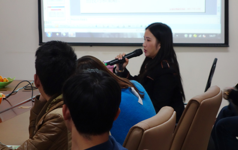 昆明天度網(wǎng)絡(luò)公司從2013年開(kāi)始籌備新媒體營(yíng)銷公益講座和老客戶網(wǎng)絡(luò)營(yíng)銷沙龍，我們邀請(qǐng)了國(guó)內(nèi)網(wǎng)絡(luò)營(yíng)銷和移動(dòng)互聯(lián)網(wǎng)營(yíng)銷專家親臨公司，為保證培訓(xùn)質(zhì)量和溝通效果，我們每次只邀請(qǐng)20-30家老客戶參加（全免費(fèi)），我們將秉承全公益、全免費(fèi)、不推銷任何產(chǎn)品和服務(wù)、只講干貨等原則，為新老客戶創(chuàng)造更多價(jià)值。