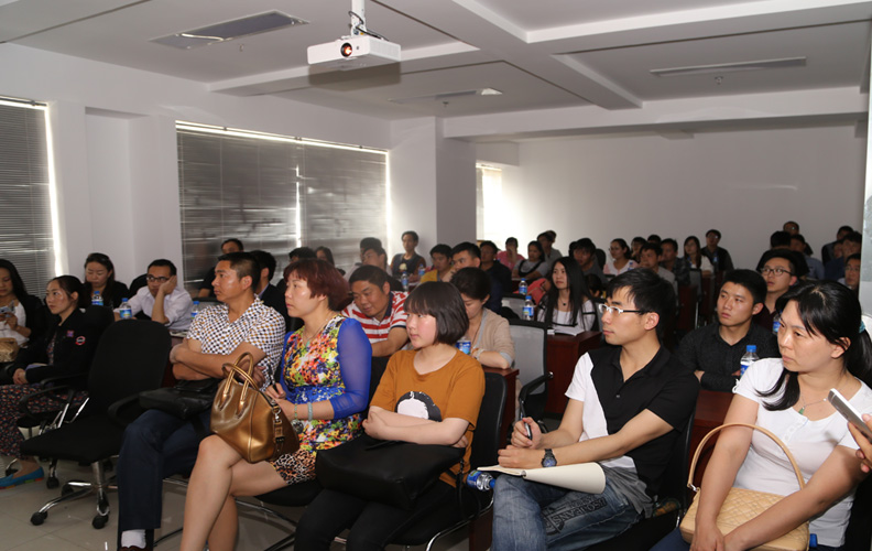 2015年4月18日，云南天度集團(tuán)天貓?zhí)詫氝\(yùn)營(yíng)沙龍?jiān)谠萍弴?guó)際商廈A座18樓舉行，全國(guó)知名淘寶運(yùn)營(yíng)人士現(xiàn)場(chǎng)進(jìn)行了分享和講解，數(shù)十名淘寶及天貓店主參加了本次沙龍，場(chǎng)面異常火爆，連走廊都坐滿了人