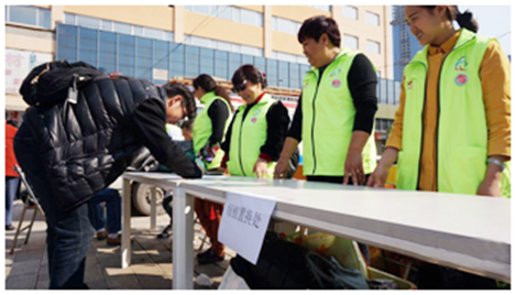 活動以&ldquo;做好事做善事做志愿者&rdquo;為主題，倡導節(jié)能減排、低碳出行、綠色出行的生活方式，鼓勵市民低碳出行。同時，在云紡的活動現場，昆明市青基會帶來了&ldquo;一家衣等于愛&rdquo;衣服回收箱，市民將廢舊的衣服投放到箱內，志愿者送上一盆綠色植物或者一本圖書。