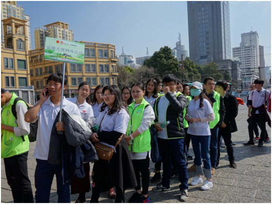 雷鋒精神，人人可學;奉獻愛心，處處可為。積小善為大善，善莫大焉。當有人需要幫助時，大家搭把手、出份力，社會將變得更加美好。
